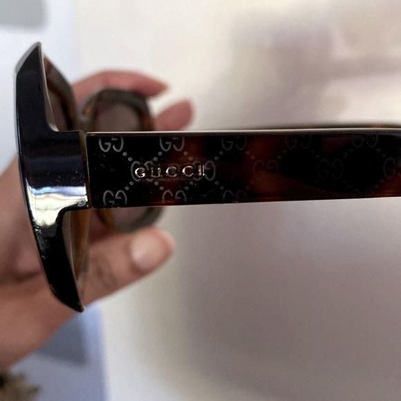 Vintage Gucci Sunglasses (come with box) - Picture 3 of 5